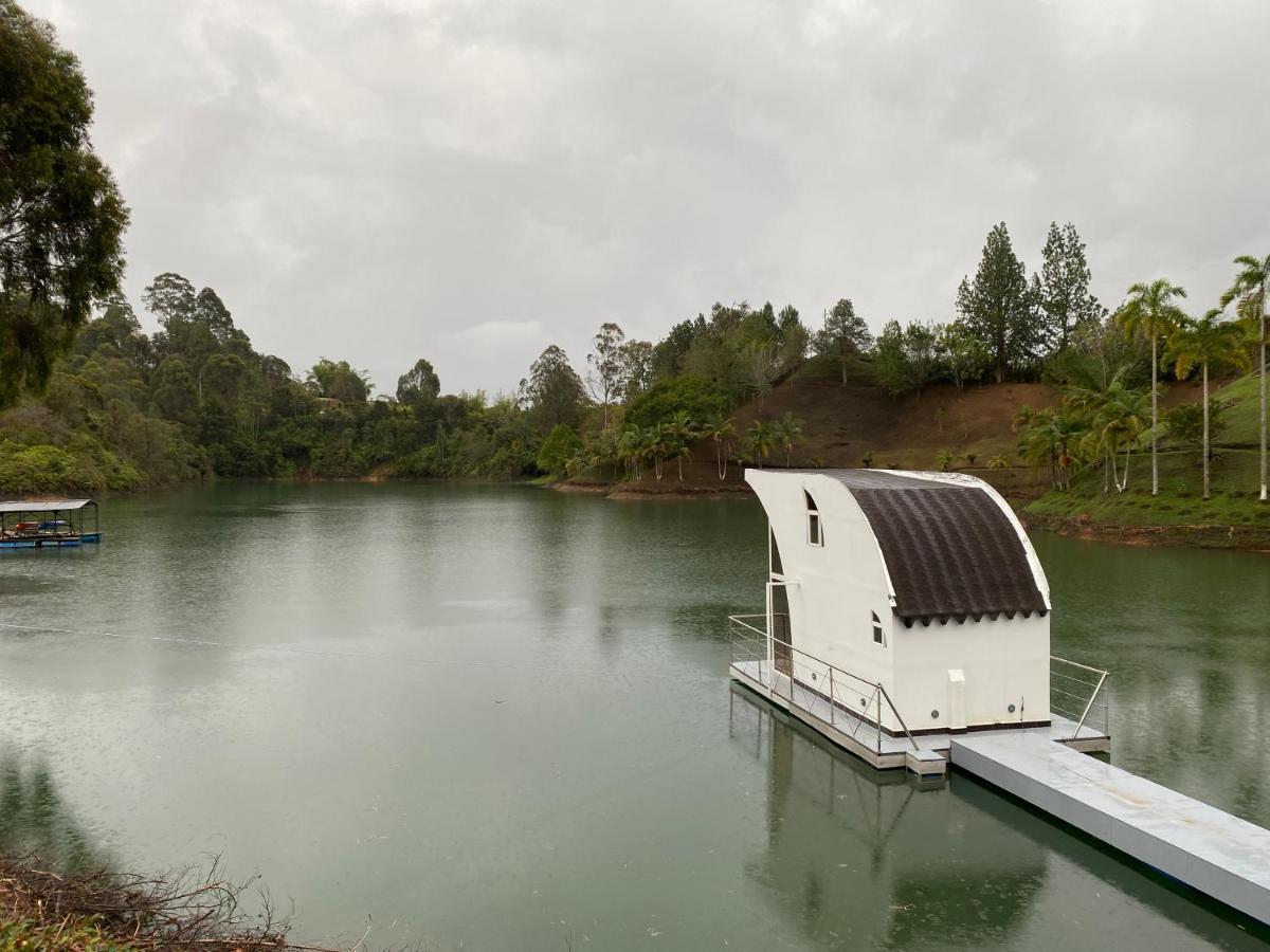 Casa Flotante La Trinidad Hotel Guatape Bagian luar foto