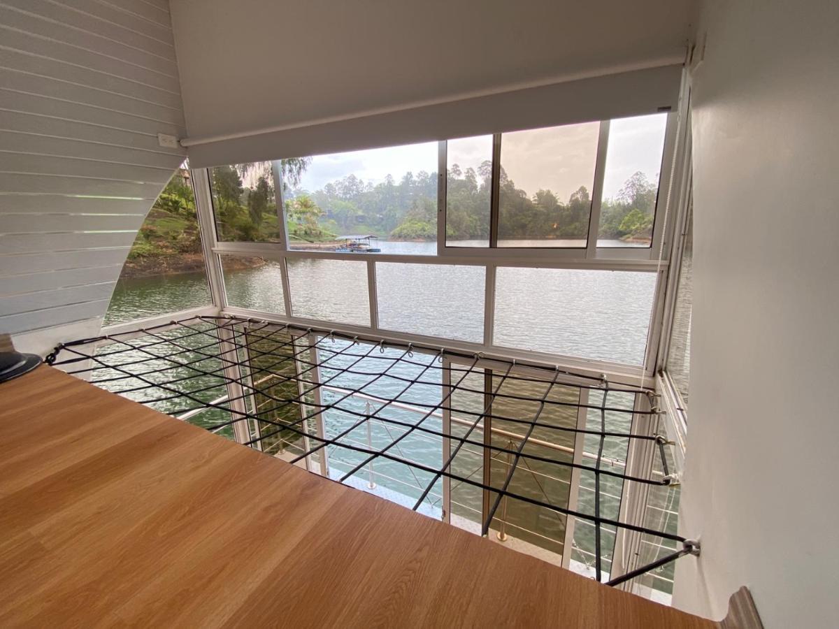 Casa Flotante La Trinidad Hotel Guatape Bagian luar foto