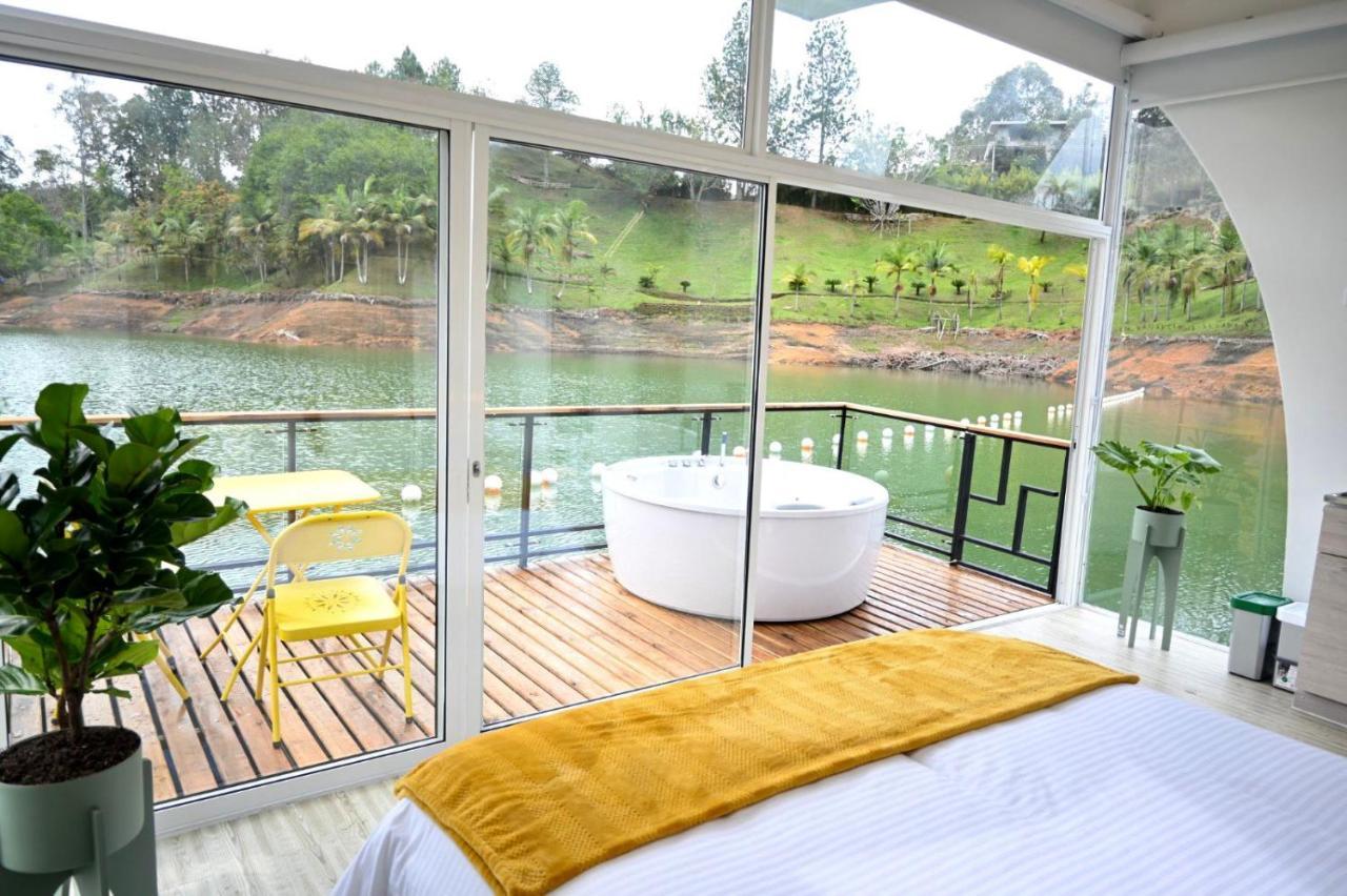 Casa Flotante La Trinidad Hotel Guatape Bagian luar foto