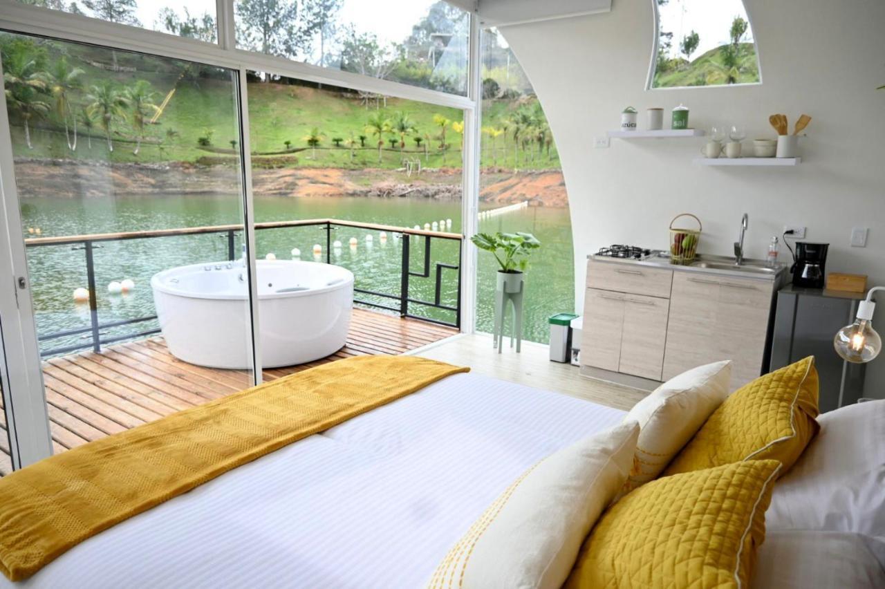 Casa Flotante La Trinidad Hotel Guatape Bagian luar foto
