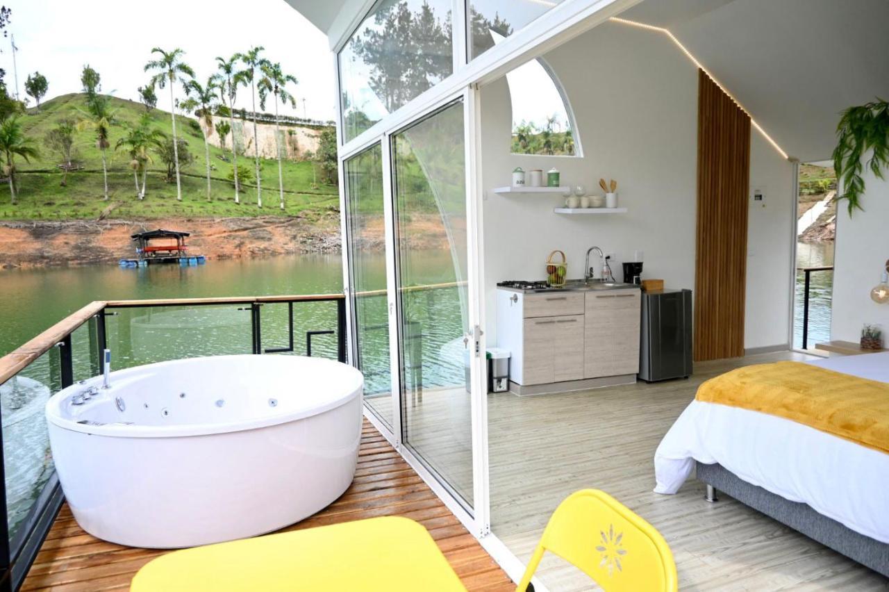 Casa Flotante La Trinidad Hotel Guatape Bagian luar foto