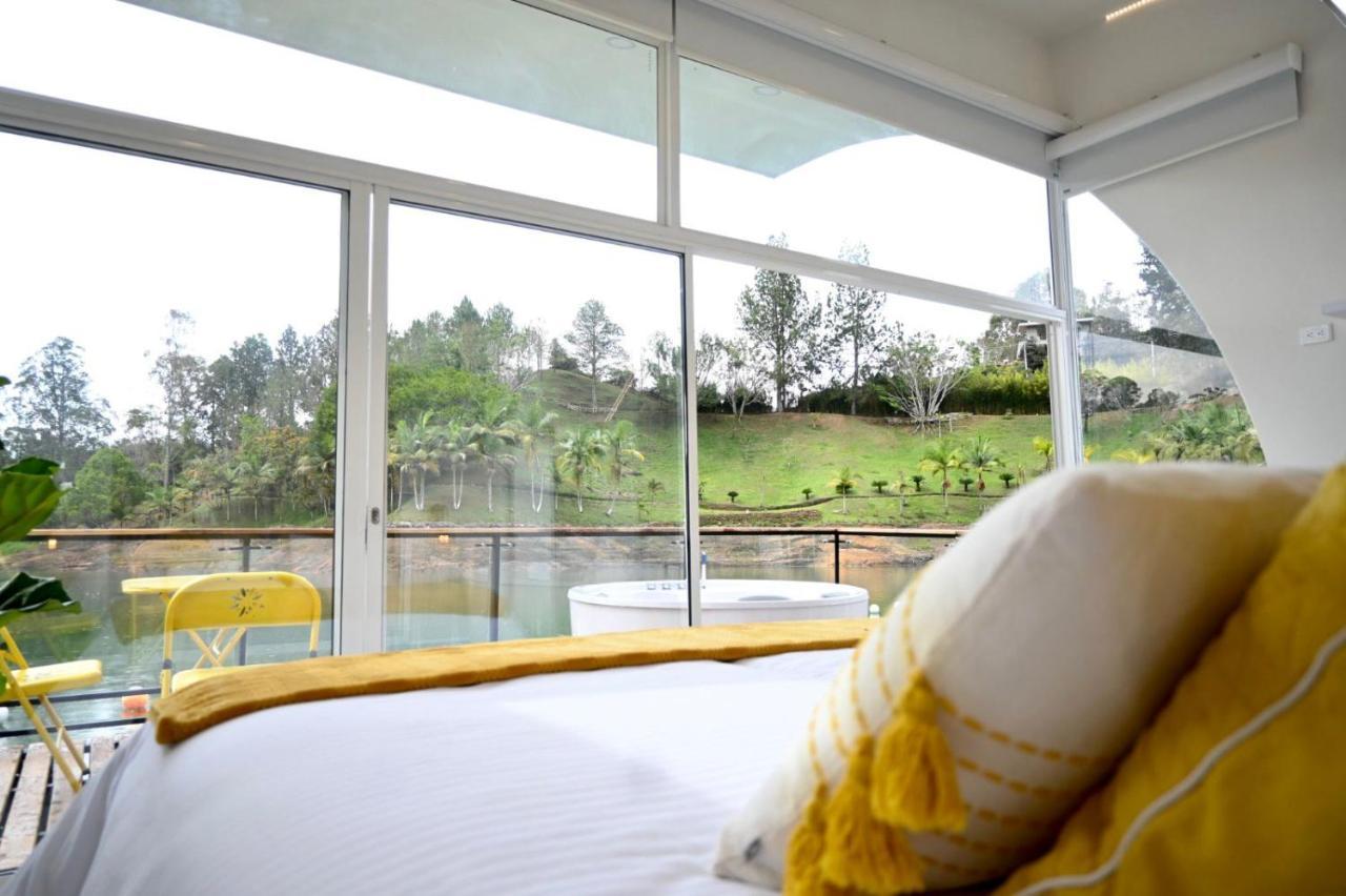 Casa Flotante La Trinidad Hotel Guatape Bagian luar foto