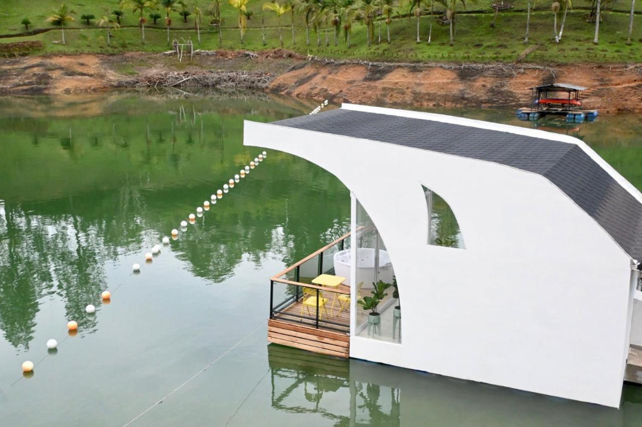 Casa Flotante La Trinidad Hotel Guatape Bagian luar foto