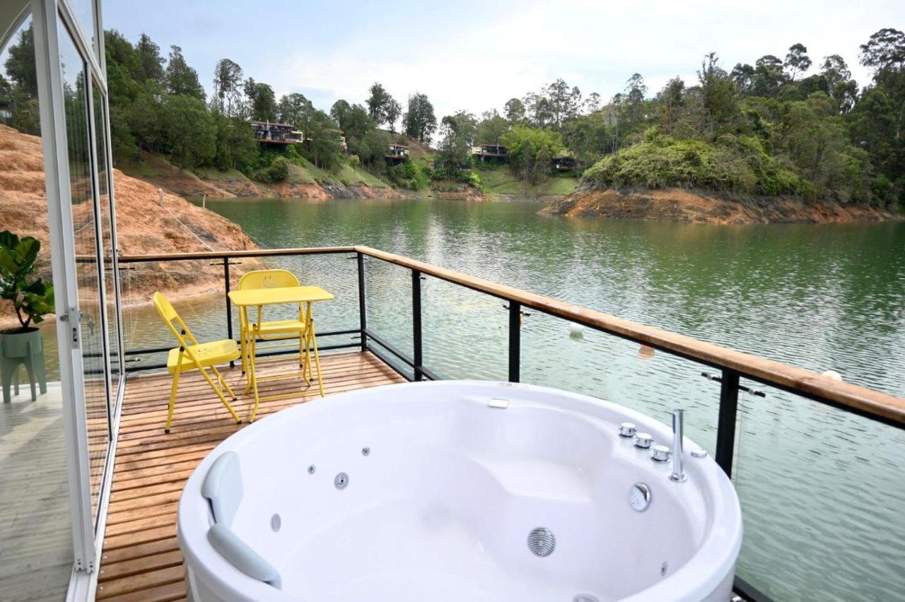 Casa Flotante La Trinidad Hotel Guatape Bagian luar foto
