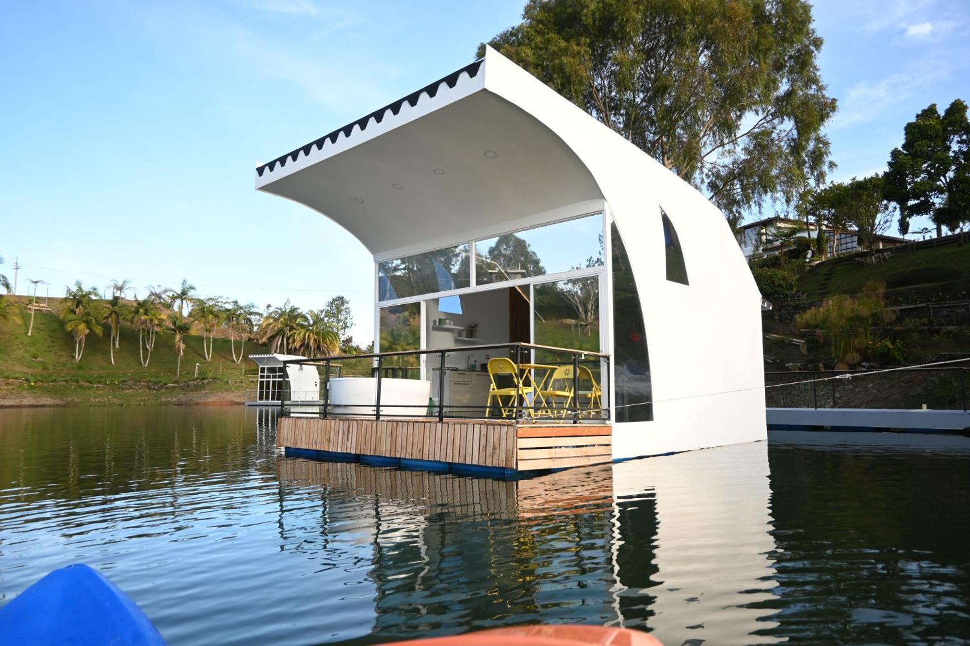 Casa Flotante La Trinidad Hotel Guatape Bagian luar foto