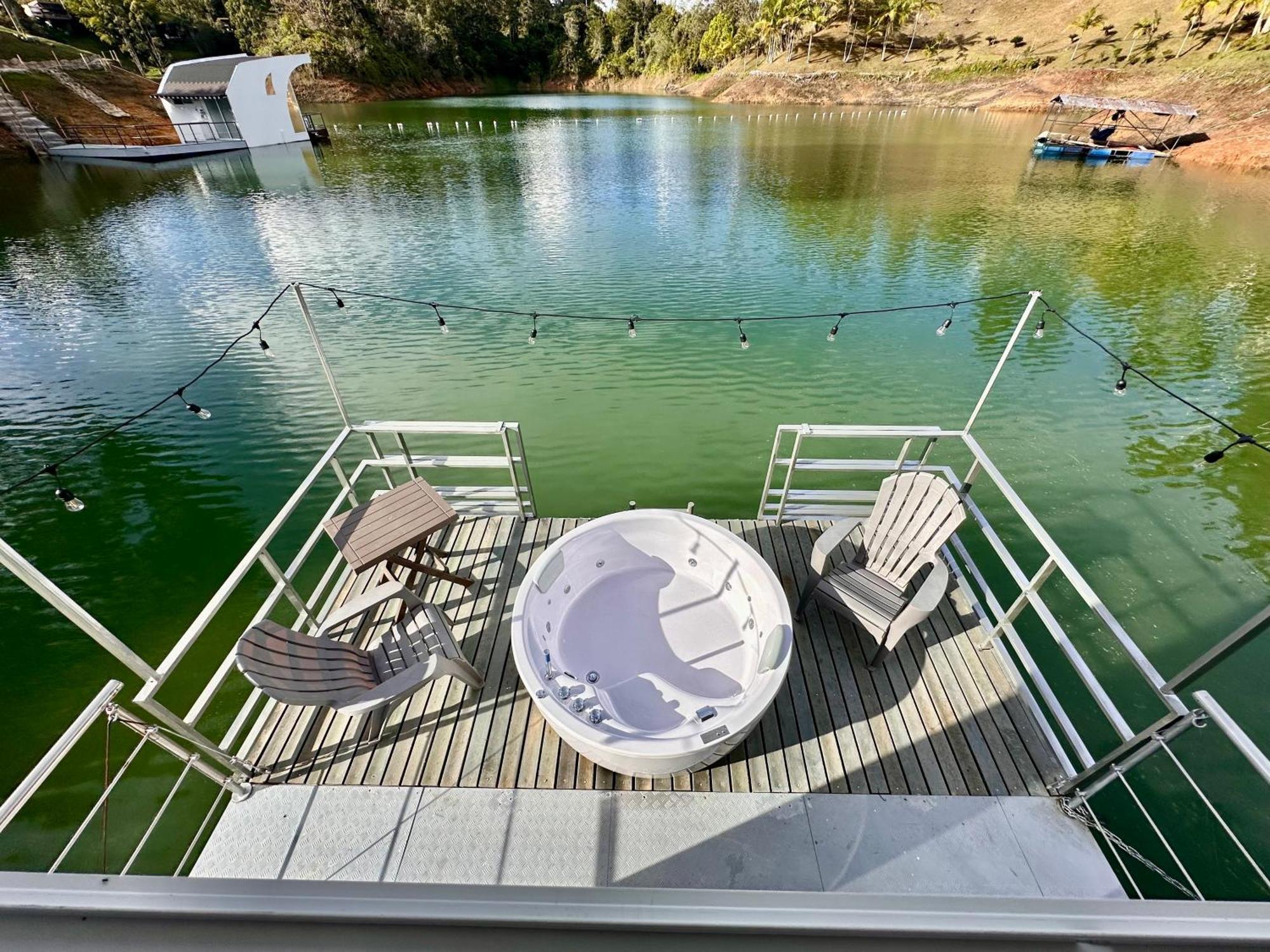 Casa Flotante La Trinidad Hotel Guatape Bagian luar foto